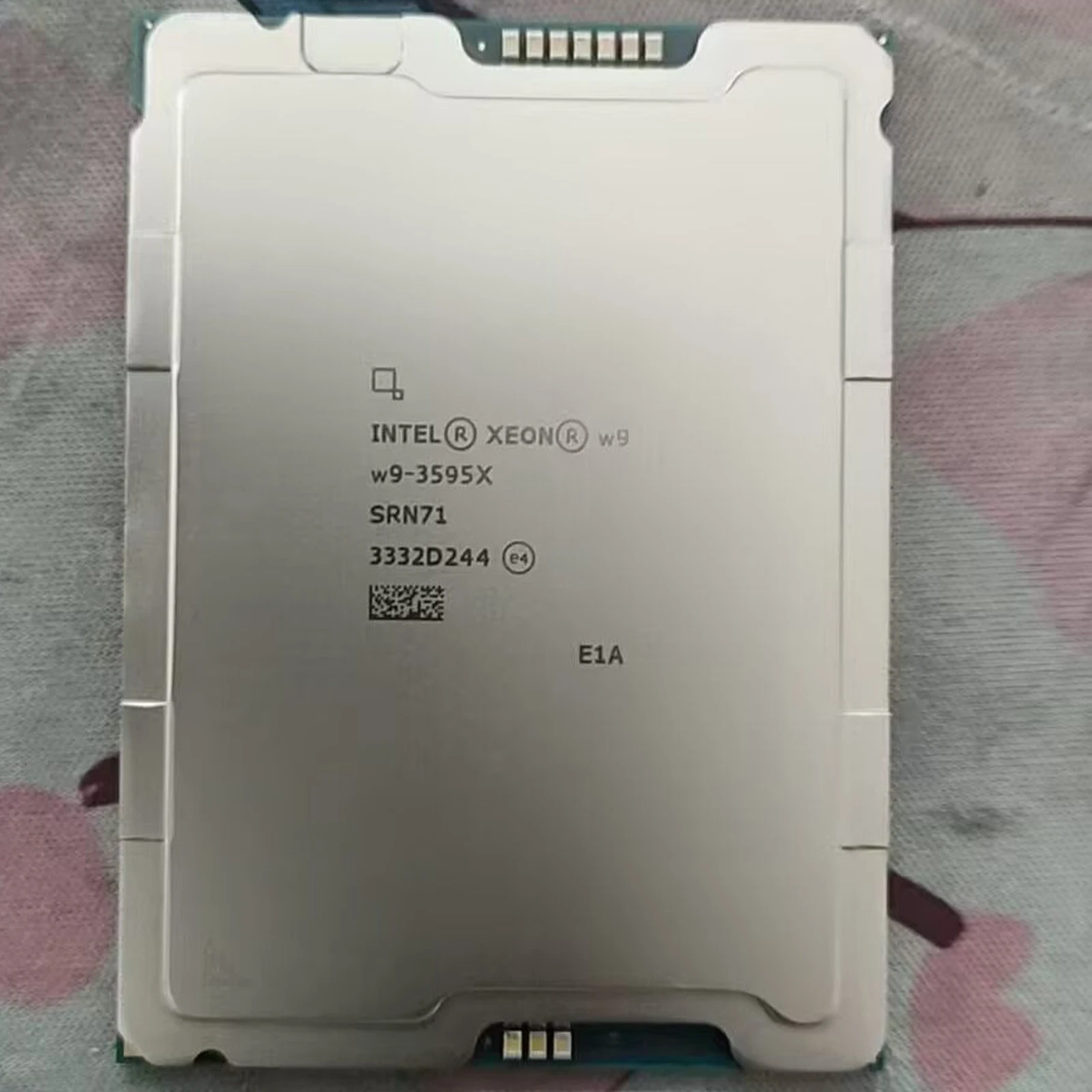Intel Xeon Intel Xeon W9 3595x 3